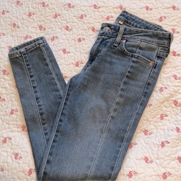Super cute skinny Levi’s - Picture 4 of 4